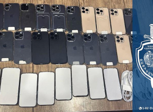 Ութ հեռախոս իր մոտ, 19-ը՝ տանը․ ապօրինի ձեռնարկատիրության կասկած՝ օդանավակայանում