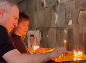 Ճանապարհին մոմ վառեցինք Տաթևի վանքում․ Փաշինյան