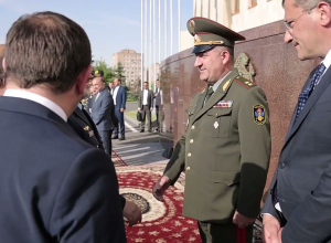 Սուրեն Պապիկյանն ընդունել է  ԻԻՀ պաշտպանության և զինված ուժերի աջակցման նախարարին