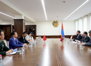 Սուրեն Պապիկյանն ընդունել է ՀՀ-ում ՉԺՀ նորանշանակ արտակարգ և լիազոր դեսպանին