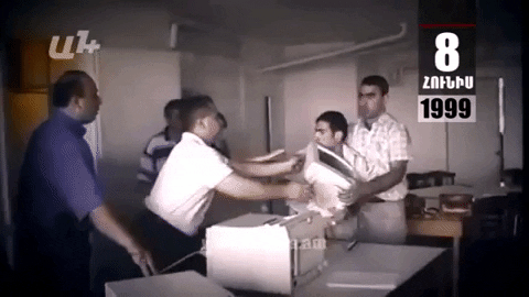 Օրացույց․ 8-ը հունիսի․ Հարկադիր կատարողները լցվել էին Նիկոլ Փաշինյանի խմբագրած օրաթերթի խմբագրություն եւ տանում էին գույքը