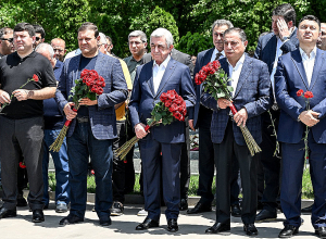 Սերժ Սարգսյանը հարգանքի տուրք է մատուցել Անդրանիկ Մարգարյանի հիշատակին