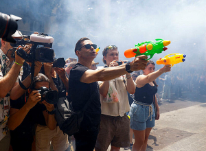 Ջրցան ատրճանակներով՝ տուրիստների դեմ բողոքի ակցիա