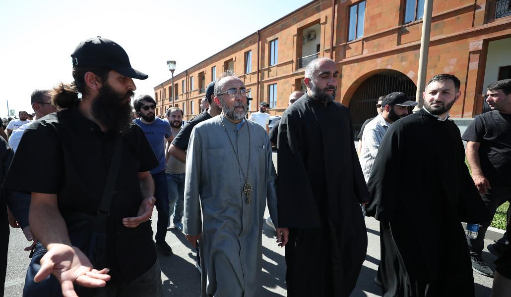 Միքայել արքեպիսկոպոս Աջապահյան