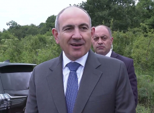 Վարչապետը հետևել է բանակային խաղերի մարտական փոխանցումավազքի մրցումներին