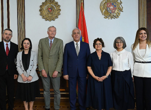 Նախագահը պարգևատրել է հայագիտության պրոֆեսոր Թեո Մաարտեն վան Լինտին և դոցենտ Աննա Սիրինյանին