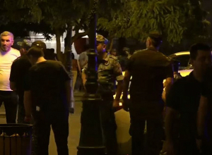 Նստացույց` ՀՀ կառավարության շենքի դիմաց. ՈՒՂԻՂ