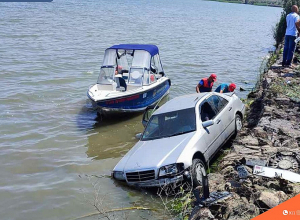 Սևան-Գավառ ճանապարհին ավտոմեքենան դուրս է եկել երթևեկելի գոտուց և մասամբ հայտնվել Սևանա լճում