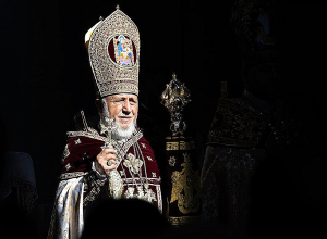 Այս կառույցը, արդարև, սոսկ քարեղեն շինվածք չէ, այն աղոթքի տուն է, հավատացյալների ապավինության վայր․ Կաթողիկոս