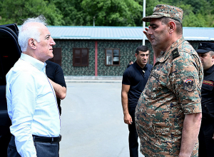 Վահագն Խաչատուրյանն այցելել է զորամաս