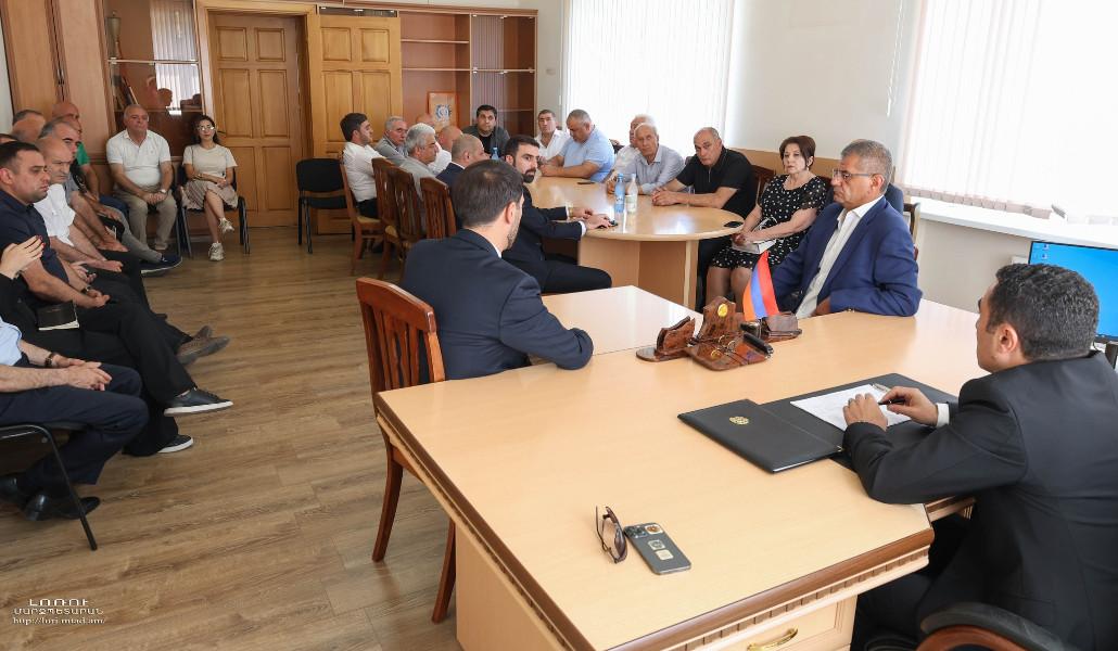 l-0x198wh-2048x1194z-0.3838