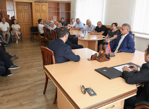 Ռոմանոս Պետրոսյանը ՀԷՑ-ի «Դեբեդ» մասնաճյուղի աշխատակազմին է ներկայացրել նորանշանակ տնօրեն Տիգրան Հովսեփյանին