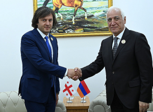 Խաչատուրյանն ու Կոբախիձեն Թուրքմենբաշիում խոսել են տնտեսությունից, զբոսաշրջությունից և կայունությունից