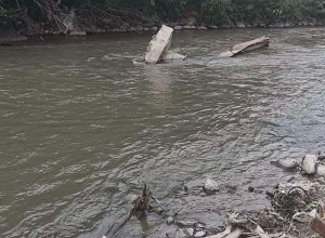 Ախթալայի լեռնահարստացման կոմբինատի «Նահատակ» պոչամբար տանող խողովակաշարը վթարվել է, ինչն էլ հանդիսացել է գետի աղտոտման պատճառ