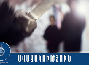 «Մերսեդես» -ով երկու անհայտ անձինք ծեծի են ենթարկել տուժածին, դանակահարել և հափշտակել պայուսակը, որի մեջ եղել է 25 հազար դրամ