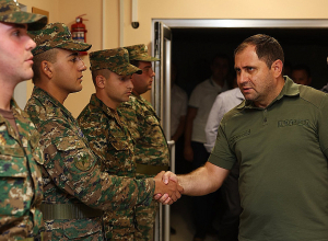 Սուրեն Պապիկյանը հարավարևելյան սահմանագոտու N զորամասում հետևել է ընթացող շինաշխատանքներին