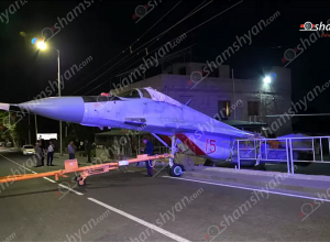 Ռուսական կործանիչը Արշակունյանց պողոտայում բախվել է երկաթե սյանը ապա ճաղավանդակին