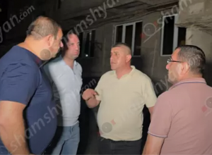 Չարենցավանում՝ բնակարանի հյուրասենյակում հայտնաբերվել է կնոջ մարմին, արնանման հետքեր