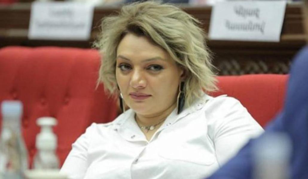 1635241529-hripsime-hunanyan-880x_-resize