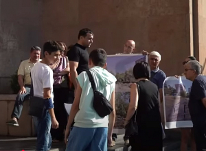 ՈւՂԻՂ. Բողոքի ակցիա քաղաքապետարանի դիմաց