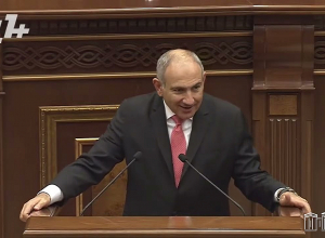 Տաքսու վարորդին խոստացել եմ հարցնել, թե ինչո՞ւ եք մուրճը նորից հրապարակել. պատգամավորը՝ Փաշինյանին