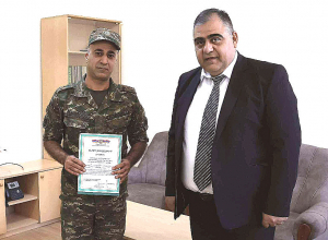 ՊՆ զինծառայողը պարգևատրվել է ՀՀ կարմիրգրքյան արջի քոթոթին փրկելու համար