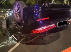 Ավտոմեքենան բախվել է արգելապատնեշին և գլխիվայր շրջվել․ կա տուժած