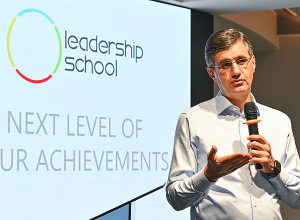 Ralph Yirikian Deliveres Lecture at the Leadership School