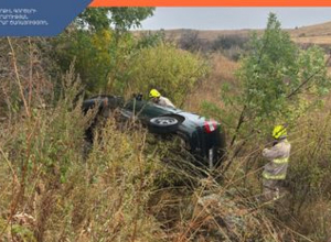 Ավտոմեքենան դուրս է եկել ճանապարհի երթևեկելի հատվածից և կողաշրջվել դաշտամիջյան հատվածում․ կան տուժածներ