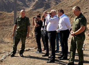 ՌԴ դեսպանը Մեղրիի սահմանապահ զորամասում ծանոթացել է հայ-իրանական սահմանապահ աշխատանքներին