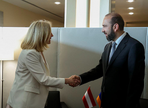 Արարատ Միրզոյանը հանդիպում է ունեցել Ավստրիայի եվրոպական և միջազգային հարցերի դաշնային նախարարի հետ