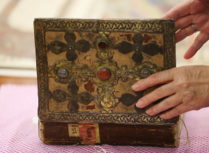 Ֆասթ Բանկը, ի դեմս Վահե Բադալյանի, 50մլն դրամի աջակցություն է ցուցաբերել Մատենադարանին