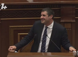 Դաշնակցականությունը մտասևեռում է՝ թուլացնող, ծուլացնող, անիրականանալի բաների մասին երազող. Եղոյան