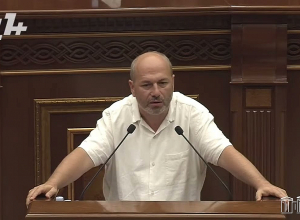 Իսկ դուք հեչ եղե՞լ եք բանակում երեխա ունեցող ծնող․ Նազարյան