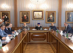 Ամենայն Հայոց Կաթողիկոսն ընդունել է ԱՀ պետական այրերին