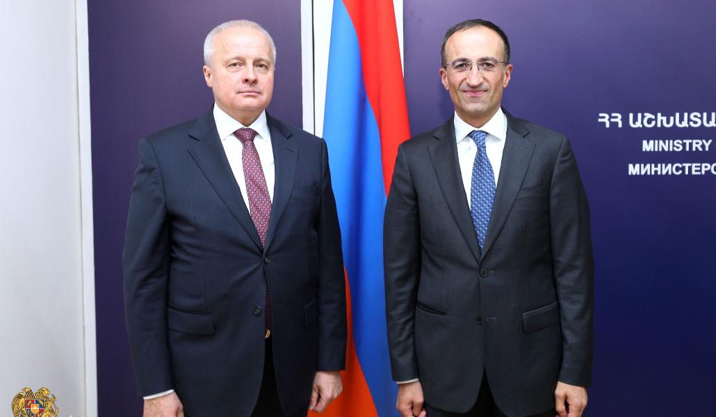 l-0x86wh-2048x1193z-0.3838