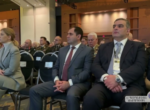 Պապիկյանը շրջել է AUSA միջազգային ցուցահանդեսի տաղավարներում, ծանոթացել ներկայացված ցուցանմուշներին