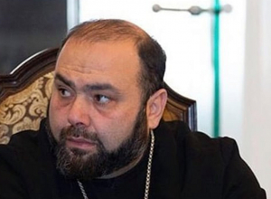 Արագածոտնի թեմի 5 հոգևորականի և Մկրտիչ Սրբազանին բերման են ենթարկել նրանց բնակարանները խուզարկելուց հետո․ փաստաբան