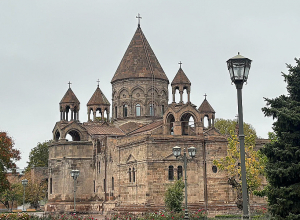 Արագածոտնի թեմի առաջնորդի, քահանաների և աշխատակիցների նկատմամբ իրականացվածը հերթական դրսևորումն է իշխանությունների հակաեկեղեցական արշավի․ Մայր Աթոռ