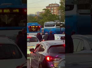 Ստիպված էի տեղ-տեղ մայթով երթեւեկել. Եեւանյան խցանումը չի խնայում անգամ հեծանվորդներիս. Փաշինյան