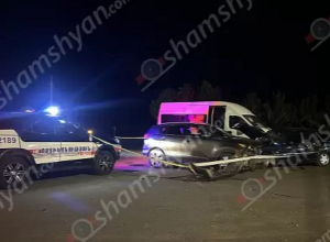 Բախվել են «Mercedes»-ը, «Kia»-ն և Երևան-Չարենցավան երթուղին սպասարկող «Գազել»-ը․ կա 8 վիրավոր