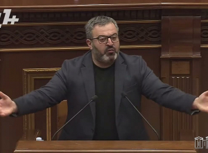 Գառնիկ Դանիելյանը ԱԺ–ում միացրեց Փաշինյանի՝ միմյանց հակասող հայտարարությունները