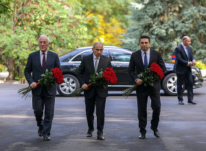 Հարգանքի տուրք են մատուցել 1999 թ. հոկտեմբերի 27-ի ոճրագործության զոհերի հիշատակին