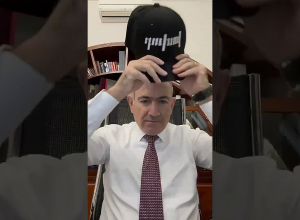 Փաշինյանը նորից կրում է «դուխով» գլխարկը