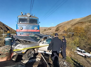 Մեկ մարդ է զոհվել ավտոմեքենայի և բեռնատար գնացքի բախման հետևանքով