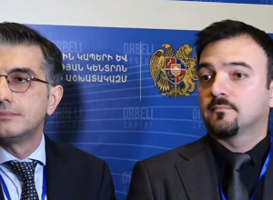 Հայաստան ժամանած ադրբեջանցիները պատասխանում են լրագրողների հարցերին