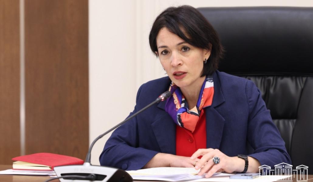 աժ