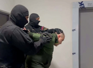 Ձերբակալվեցին փոդքաստի հաղորդավարներ, ընդդիմադիրներ Նարեկ Սամսոնյանն ու Վազգեն Սաղաթելյանը