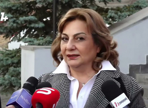 Եթե սրբազաններն են բանտում, ինչու պիտի լրատվամիջոցները չթիրախավորվեն․ Արմինե Օհանյան