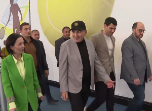 Փաշինյանը շրջել է  Ծաղկաձորի գլխավոր մարզահամալիրի տարածքում